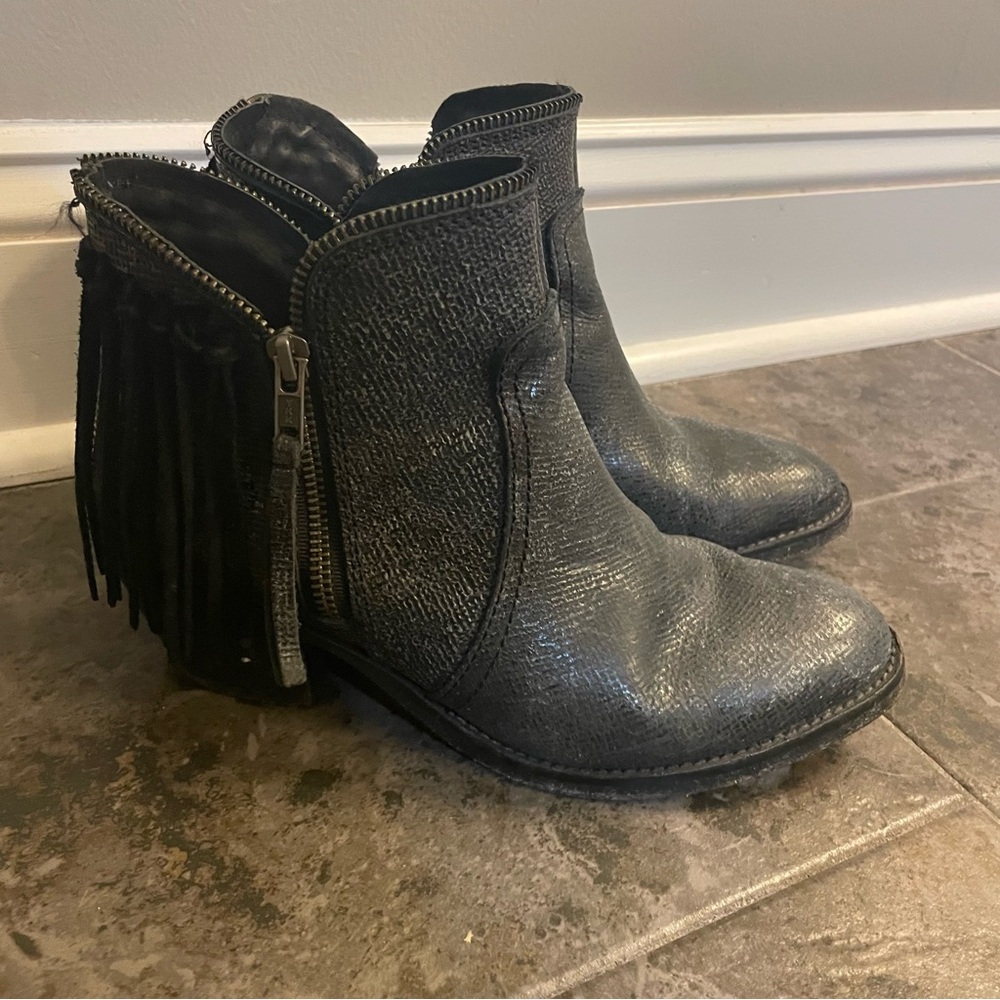 Circle G Black booties with fringe